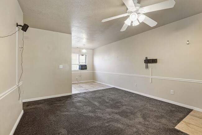 Building Photo - 2 Bed 1 Bath Upper Condo in Rexburg - with Optix internet and washer and dryer included!