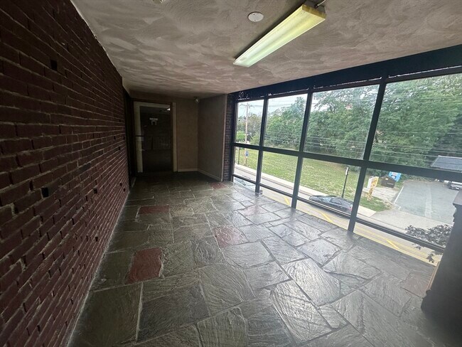 Building Photo - 915 Edgell Rd