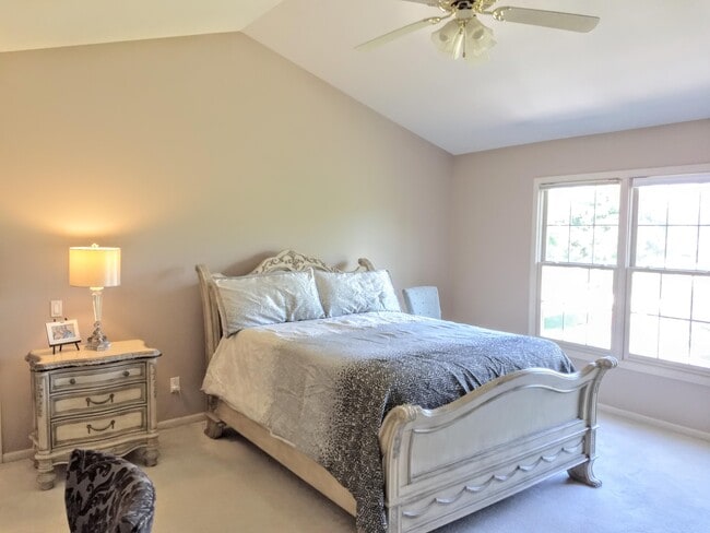 Building Photo - 47498 Fox Run Dr