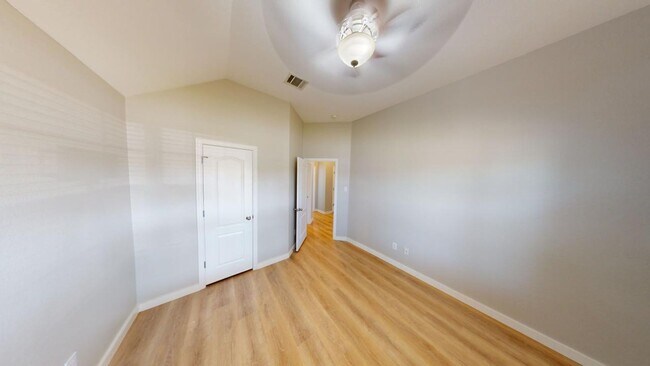 Building Photo - Elegant home in Pflugerville with great fe...