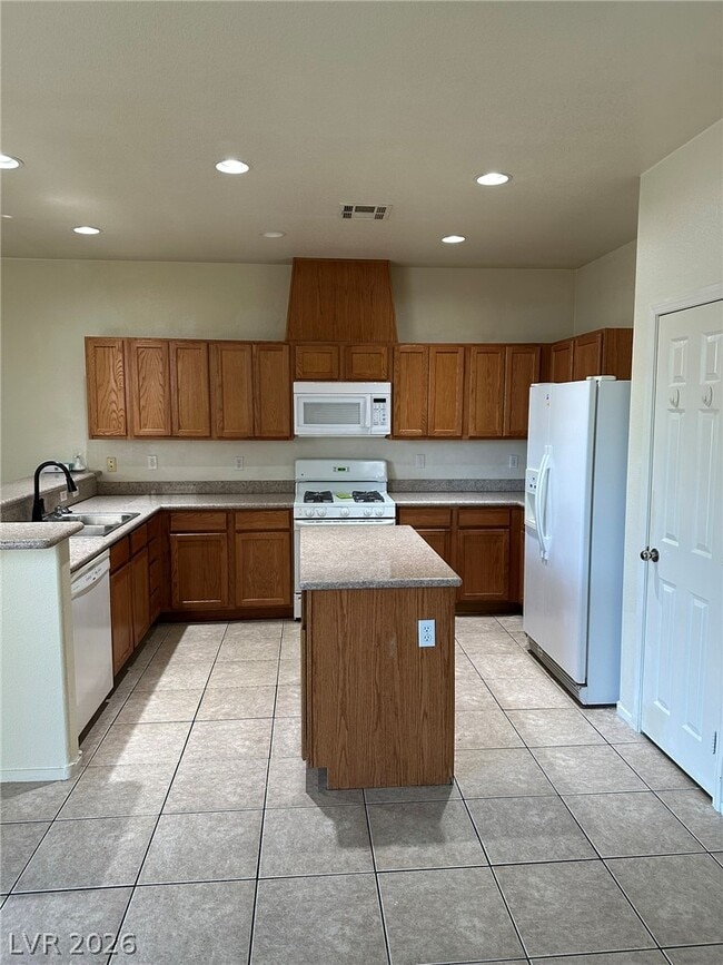 Building Photo - 10060 Bonterra Ave