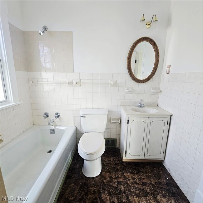 Building Photo - 3110 W 111th St