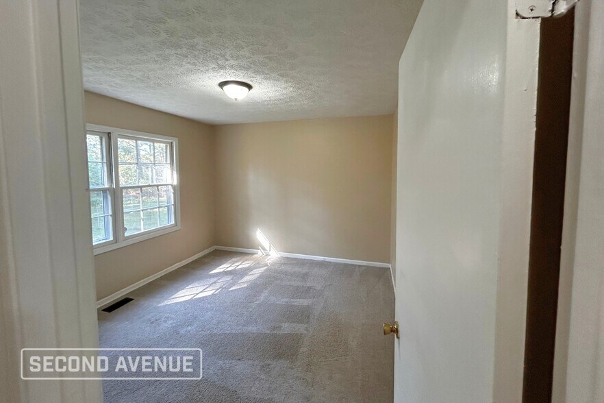 Building Photo - 4407 Golden Rd