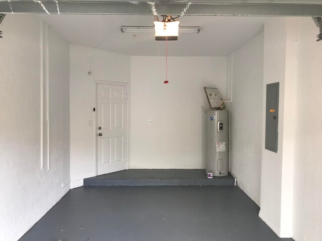Building Photo - 895 Pipers Cay Dr