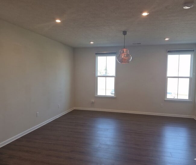 Building Photo - 18 Wentworth Ln