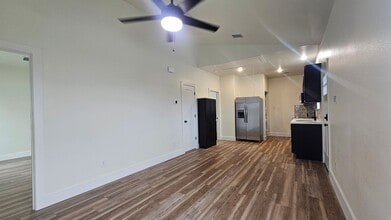 Building Photo - 3817 Yellowstone Pl