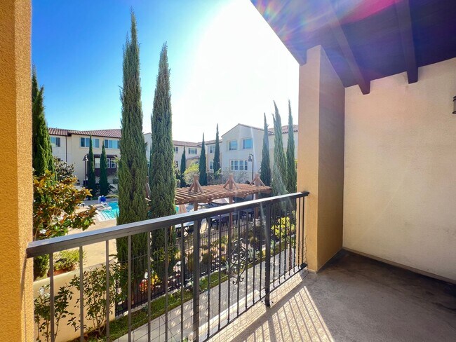 Building Photo - Wonderful 3 Bedroom 3 Bathroom Anaheim Condo in Gated Community