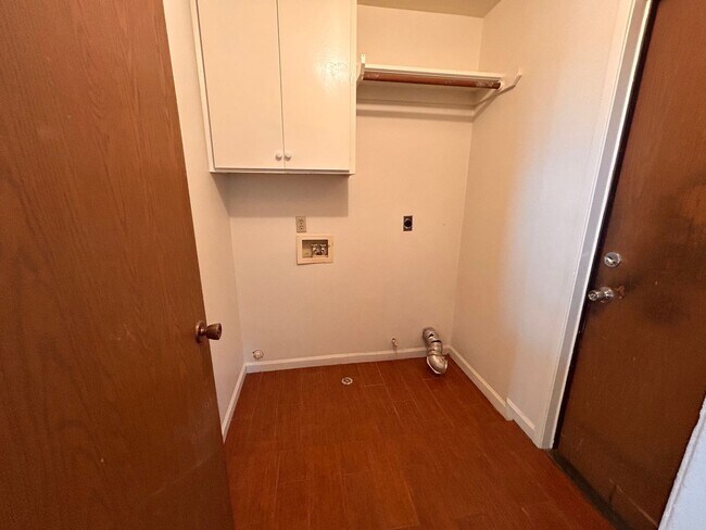 Building Photo - Cute home for rent in Visalia!
