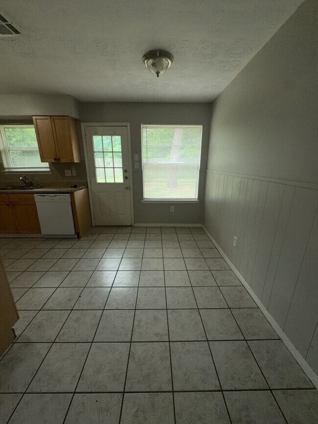 Building Photo - 16815 Methil Dr