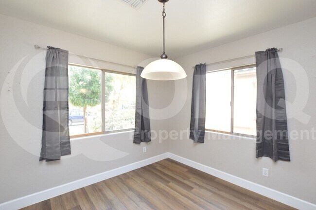 Building Photo - 209 S Carter Ranch Rd