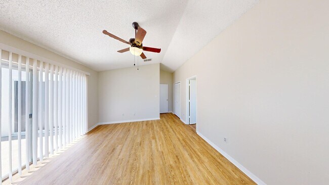 Building Photo - 3Bed/ 2Bath Home Available Now In Southcha...