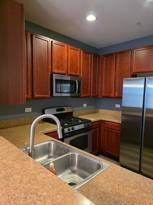 Building Photo - 2250 Aurora Dr