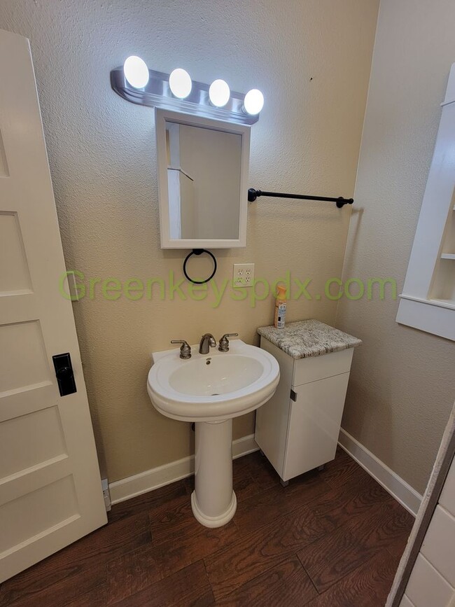 Building Photo - Amazing 1-Bedroom Unit in a Side-by-Side Duplex Near Hollywood District