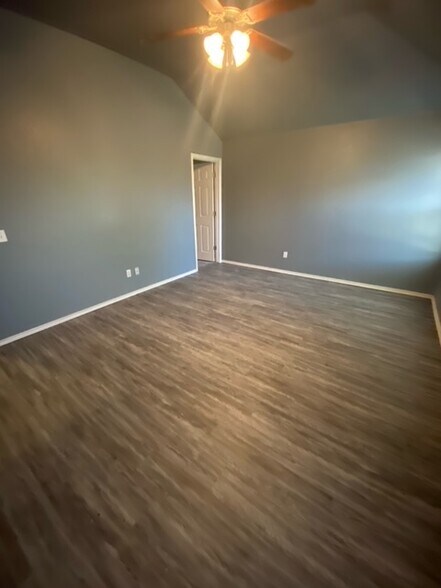 Building Photo - 925 Switzerland Ave