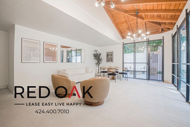 Building Photo - 4651 Cahuenga Blvd