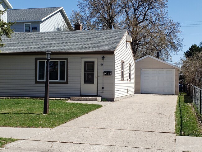 1013 16th St N - 1013 16th St N Fargo ND 58102 | Apartment Finder