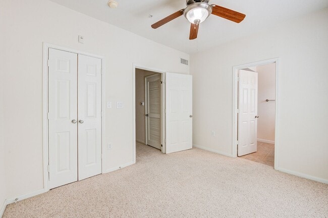 Building Photo - Home in a gated community with no back nei...