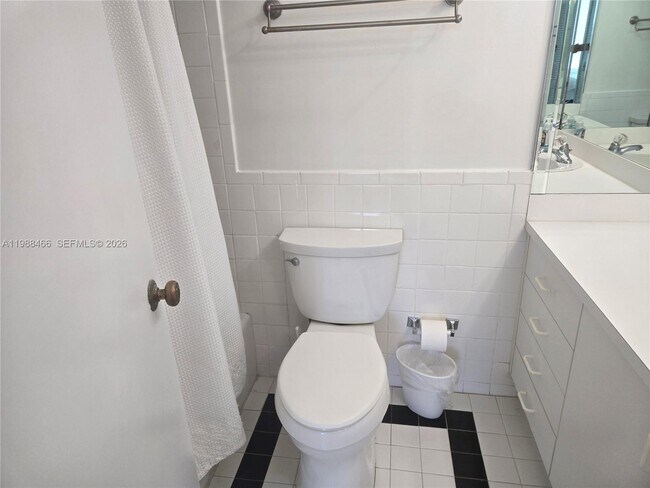 Building Photo - 3505 S Ocean Dr