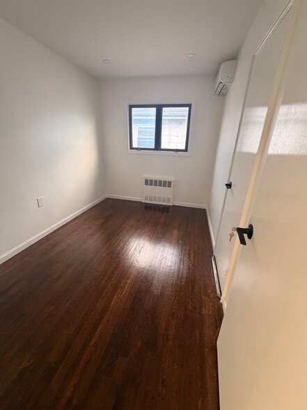 Building Photo - 15520 Killarney St