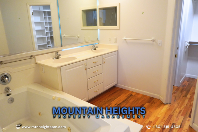 Building Photo - 2784 E Delsa Dr