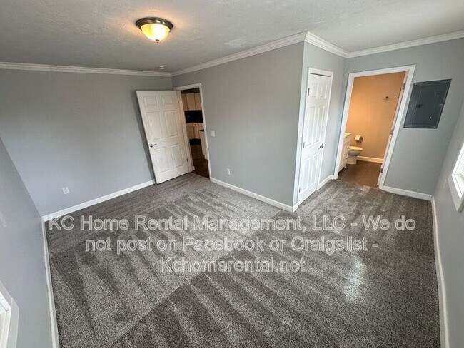 Building Photo - 316 W Elm St