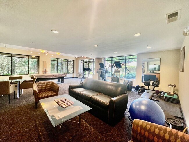 Building Photo - 3 Bedroom 2.5 Bath in the Vista