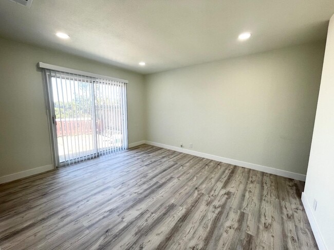Building Photo - 82 Bromley Ct