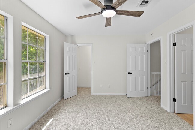 Building Photo - 2030 Plantation Dr