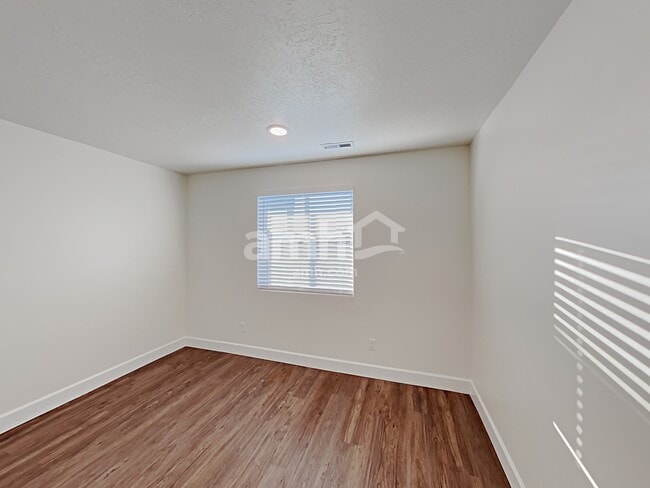 Building Photo - 1321 Rickshaw Ln