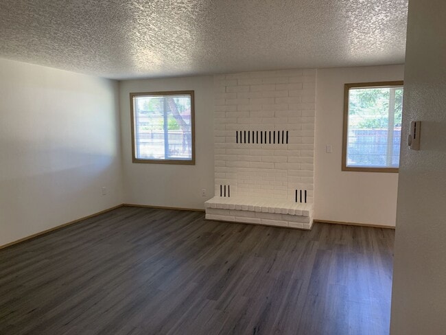 Building Photo - 4 bedroom 2 bath home on quiet street in Hillsboro near Intel