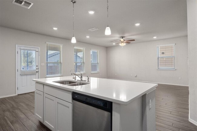 Building Photo - 222 Jaycen Ln