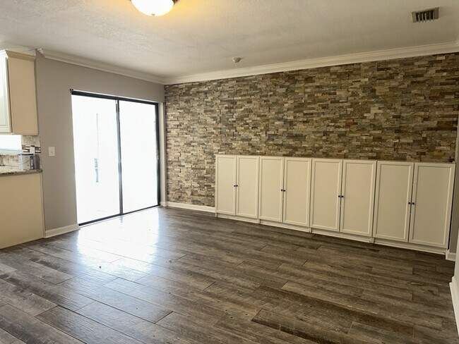 Building Photo - COUNTRY PLACE POOL HOME ON CUL-DE-SAC LOT