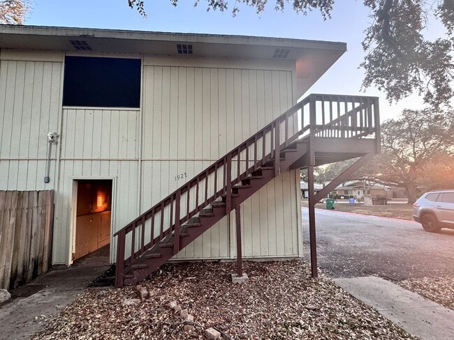 Building Photo - SECOND STORY CONDO WITH BILLS PAID