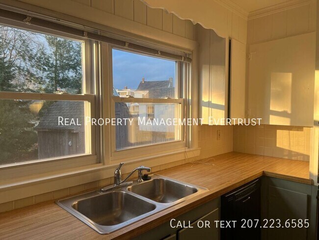 Building Photo - 32 Belfield St