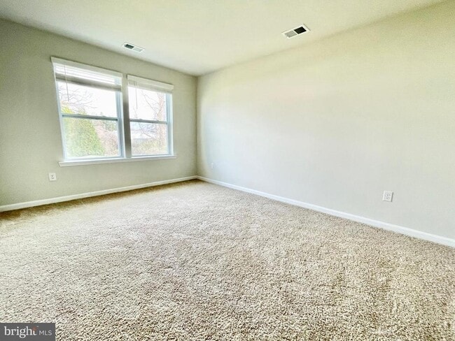 Building Photo - 87 Filbert Dr