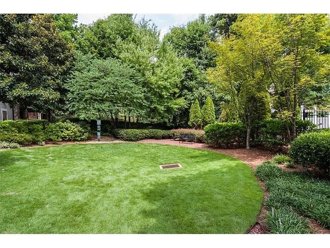 Building Photo - 3047 Lenox Rd NE