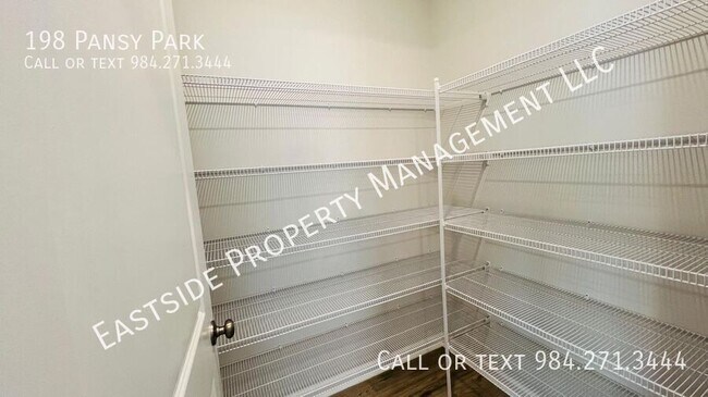 Building Photo - 198 Pansy Pk