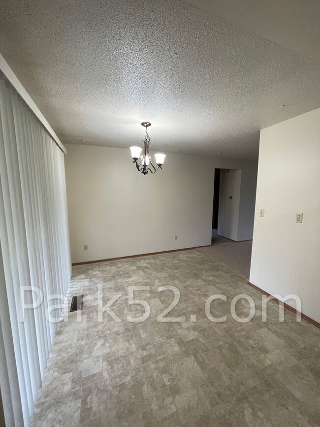 Building Photo - North Tacoma Duplex