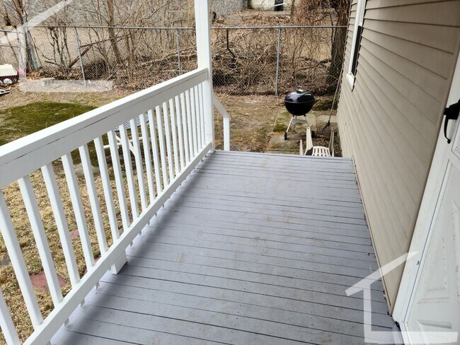 Building Photo - Large and Sunny 2-Bed, 1-Bath in JP Avail for June