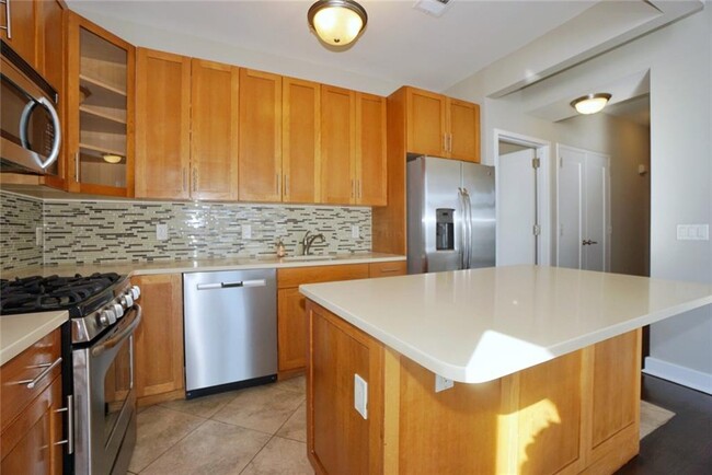 Building Photo - 90 Bay Street Landing