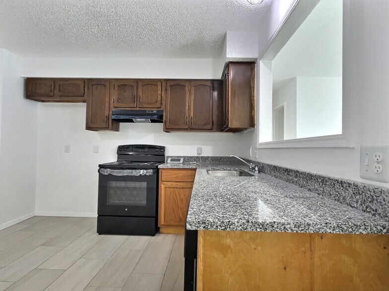 Building Photo - 3135 S 130th East Plz