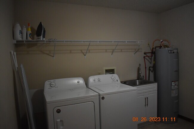 Laundry room - 3126 Station Ct