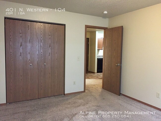 Building Photo - 401 N Western Ave