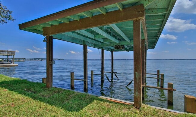 Building Photo - 14535 Diamondhead N
