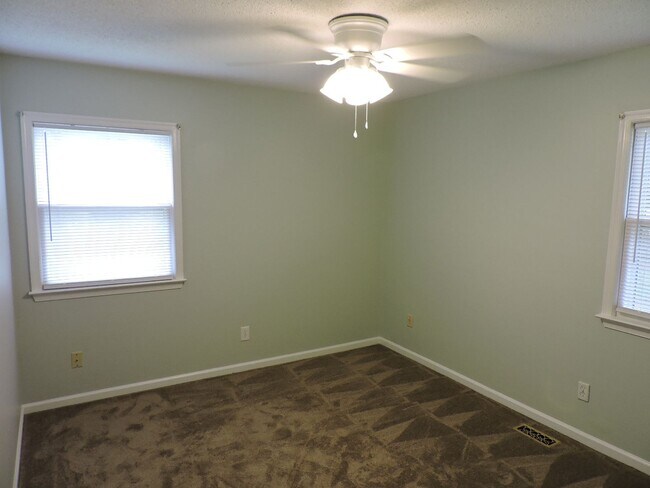 Building Photo - Email Linda@vacosold.com  or Call Office 804-642-2106