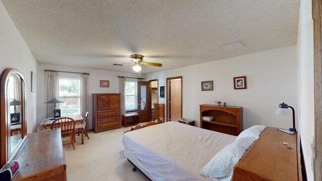 Building Photo - Fully Furnished 3 Bedroom Rental