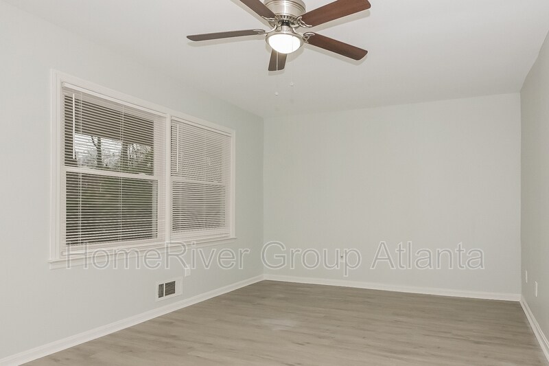 Building Photo - 506 Shady Ln Dr