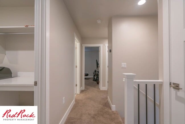 Building Photo - Beautiful townhome in desirable neighborho...