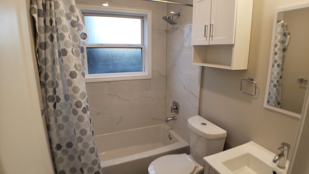 Building Photo - 48 Peachtree Ave NE