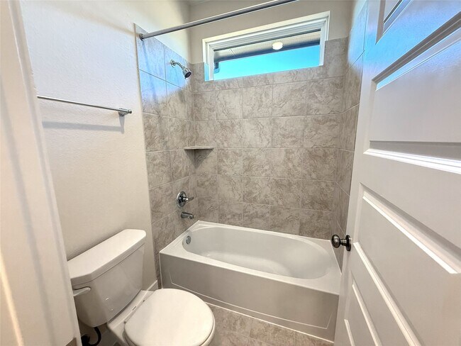 Building Photo - 2519 Dovetail Elm Dr